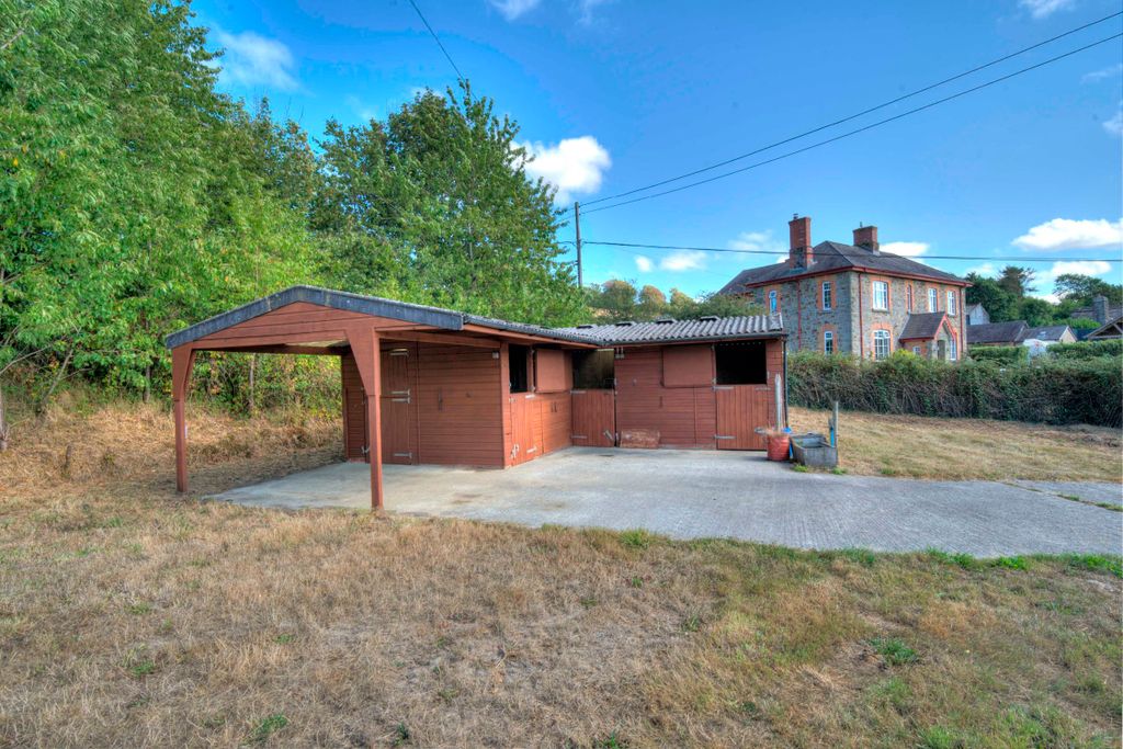 Property photo 3 of 11