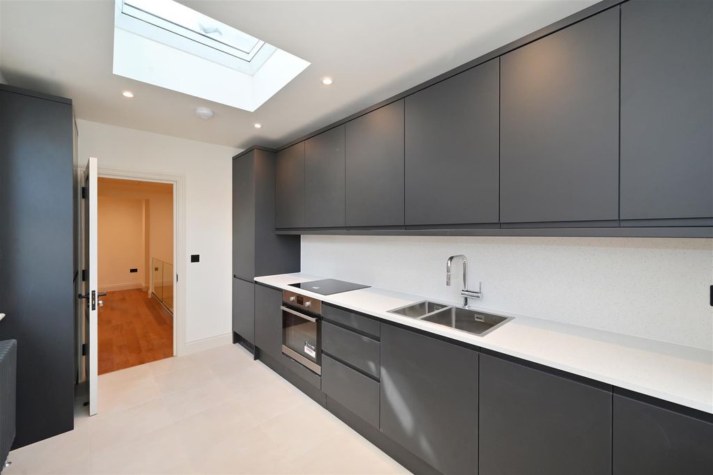 Property photo 3 of 14 3-64-Queensway (12).Jpg