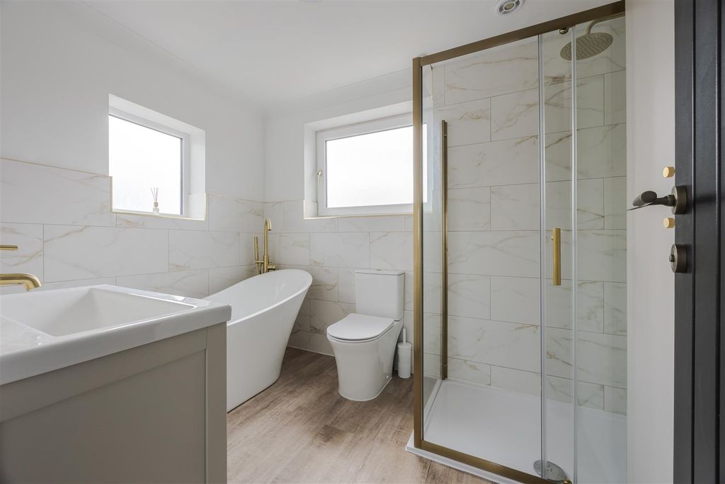 Property photo 3 of 24 Bathroom