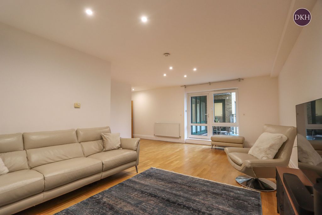 Property photo 2 of 15 Picture No. 14