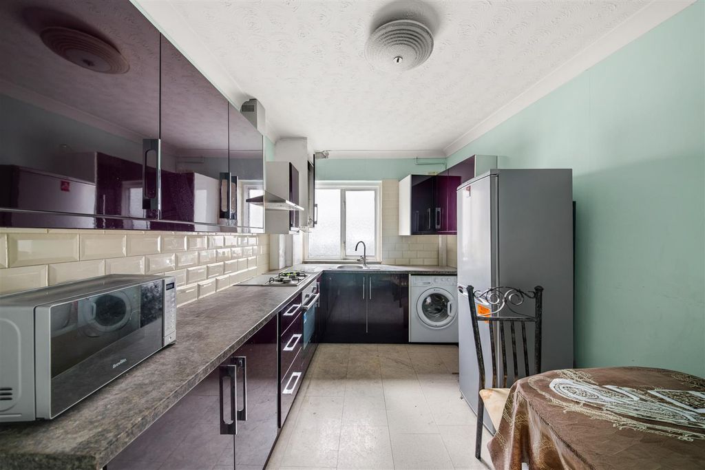 Property photo 2 of 14 1