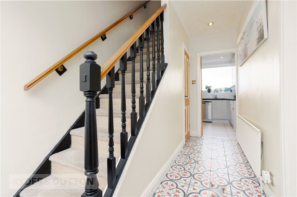 Property photo 2 of 24 Entrance Hallway
