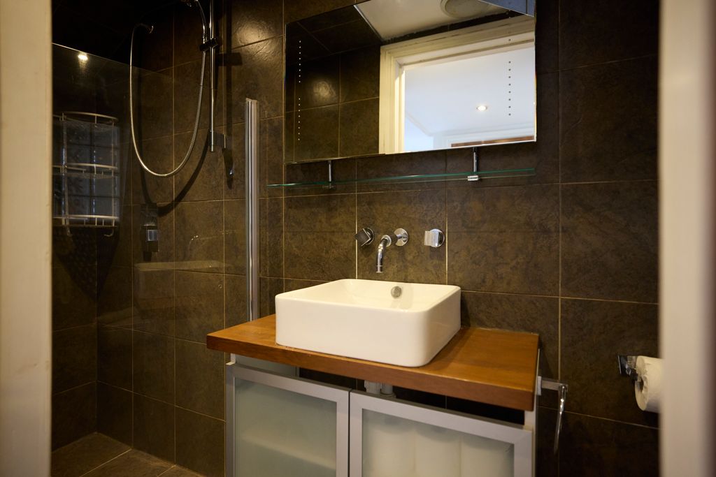 Property photo 3 of 8 Ln Bur 89_0014