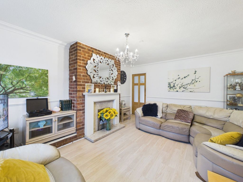 Property photo 2 of 15 Lounge