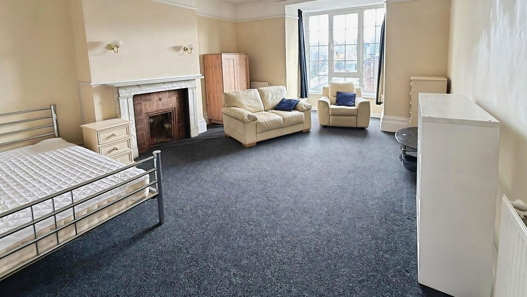 Property photo 2 of 13 Bedroom