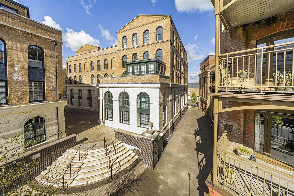 Property photo 1 of 19 Monaveen House