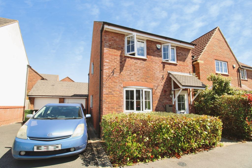 Property photo 1 of 10 Front