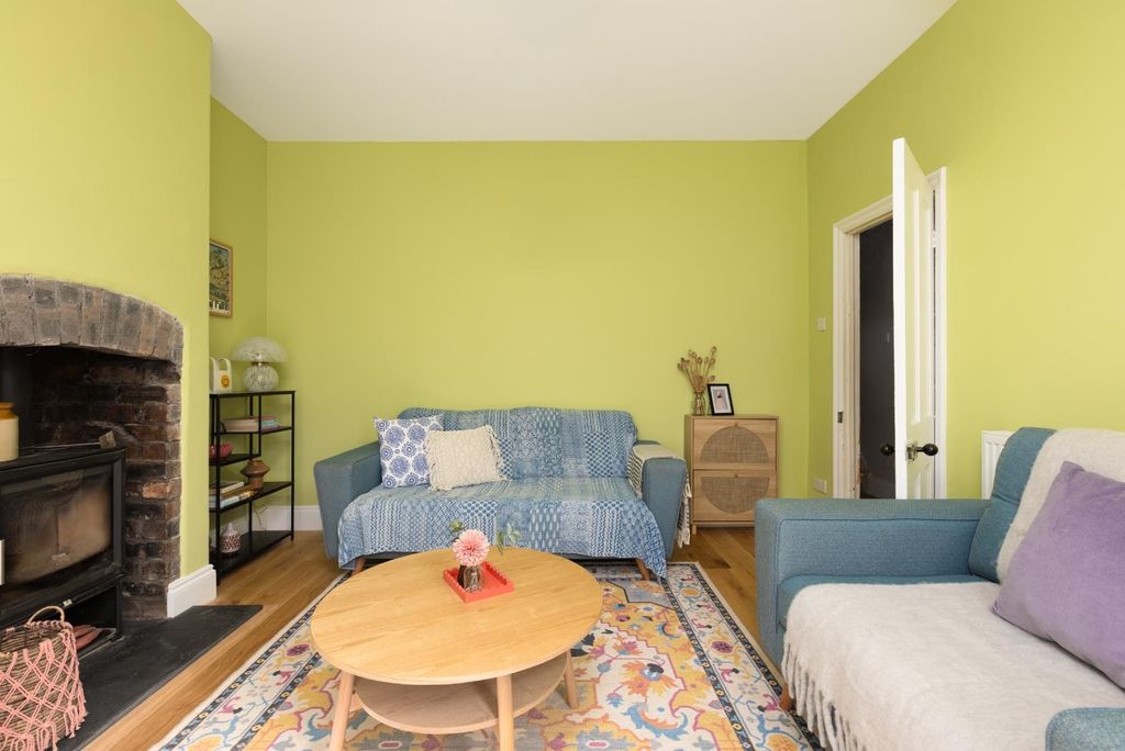Property photo 1 of 26 27 Britannia Road-3.Jpg