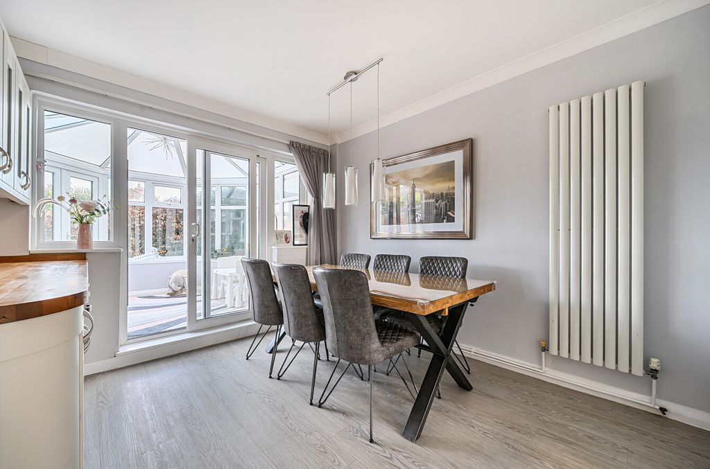 Property photo 3 of 19 3 - 1393670-10-695d1c...