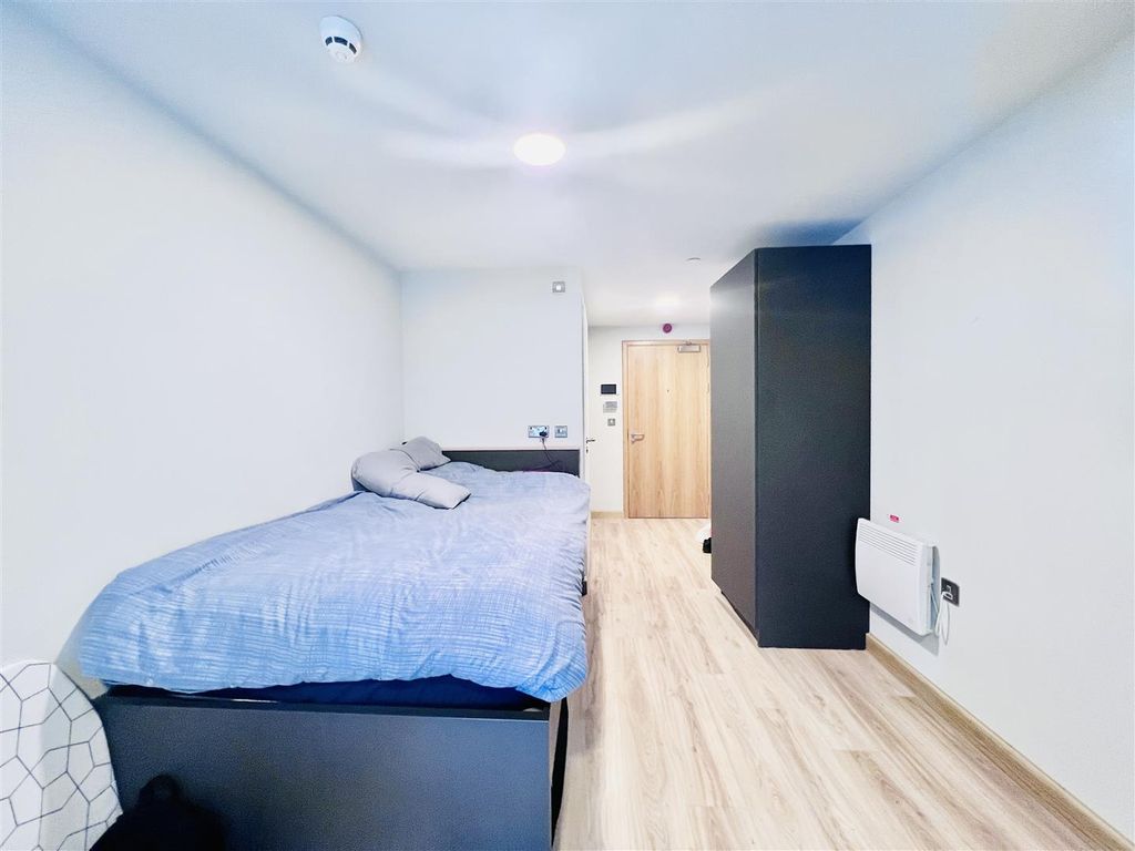 Property photo 2 of 16 Studio