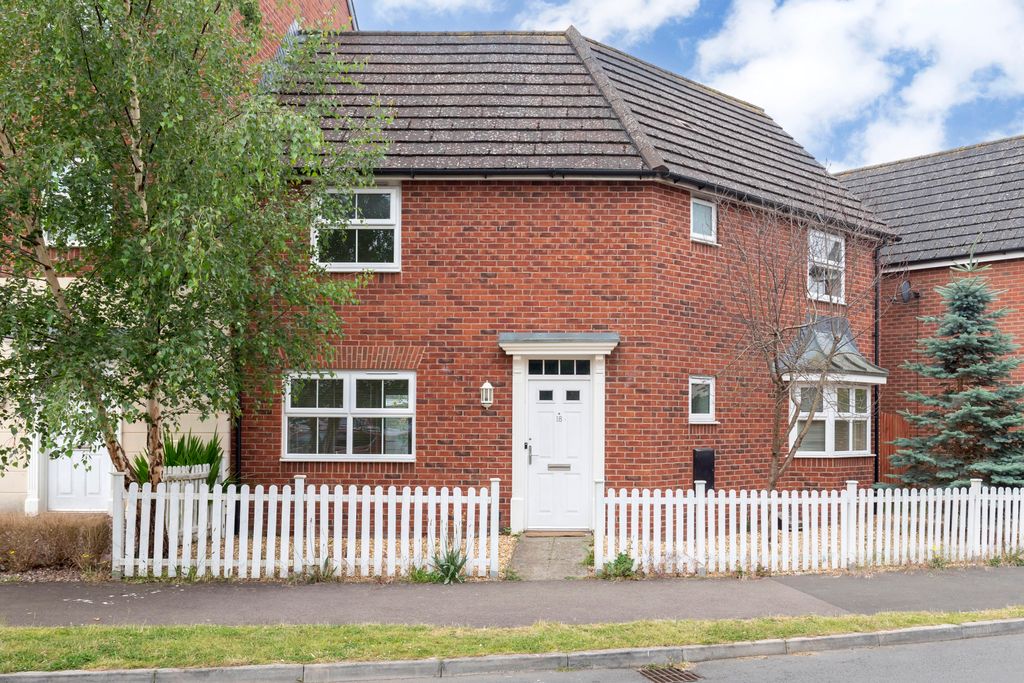 Property photo 1 of 15 18 Brize Ave-01