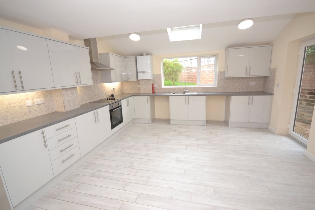 Property photo 2 of 14 Kitchen / Diner