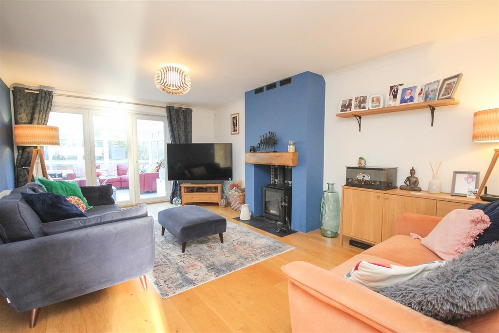 Property photo 3 of 29 Lounge 2.Jpg