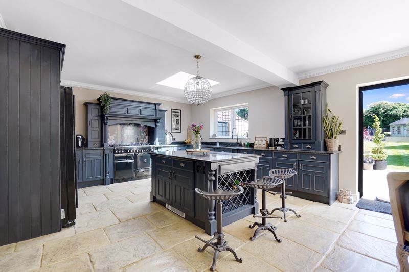 Property photo 3 of 18 Kitchen