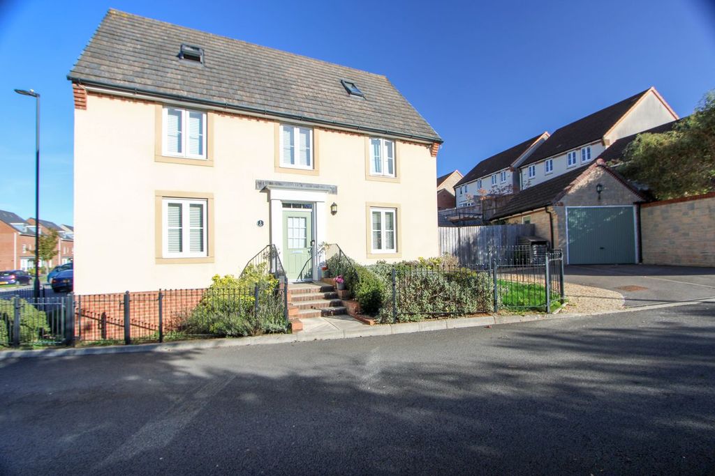 Property photo 1 of 38
