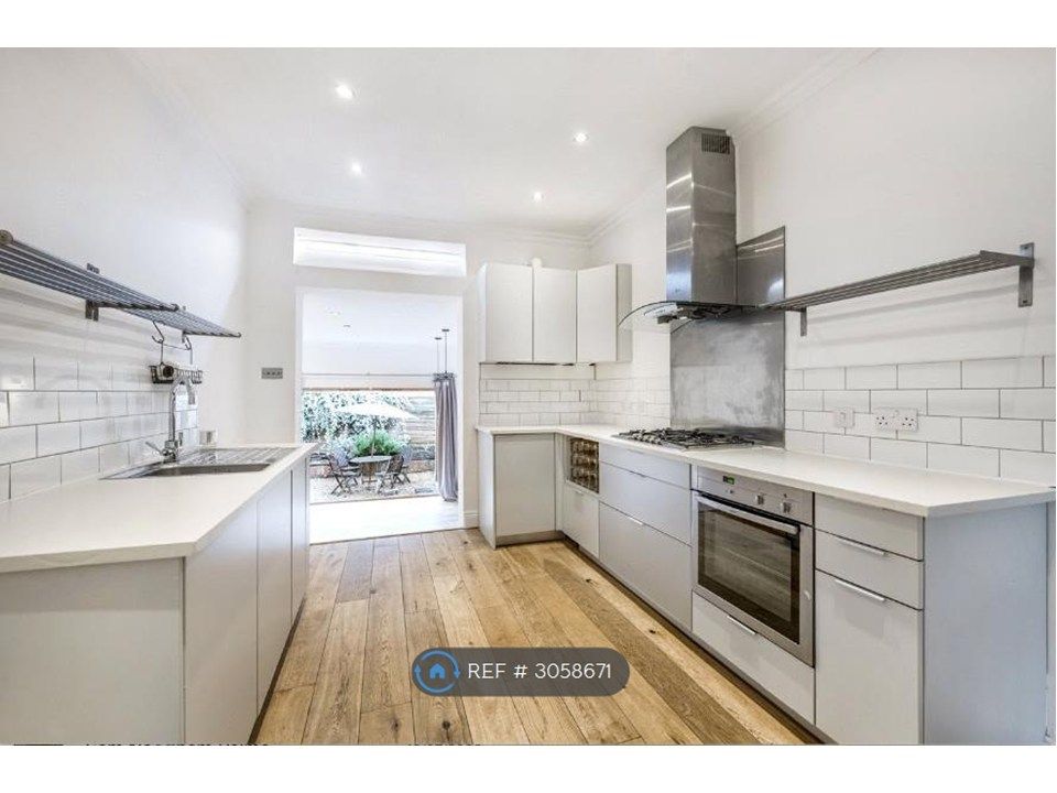 Property photo 1 of 5 Open Plan Kitchen And Living Space Out To Garden