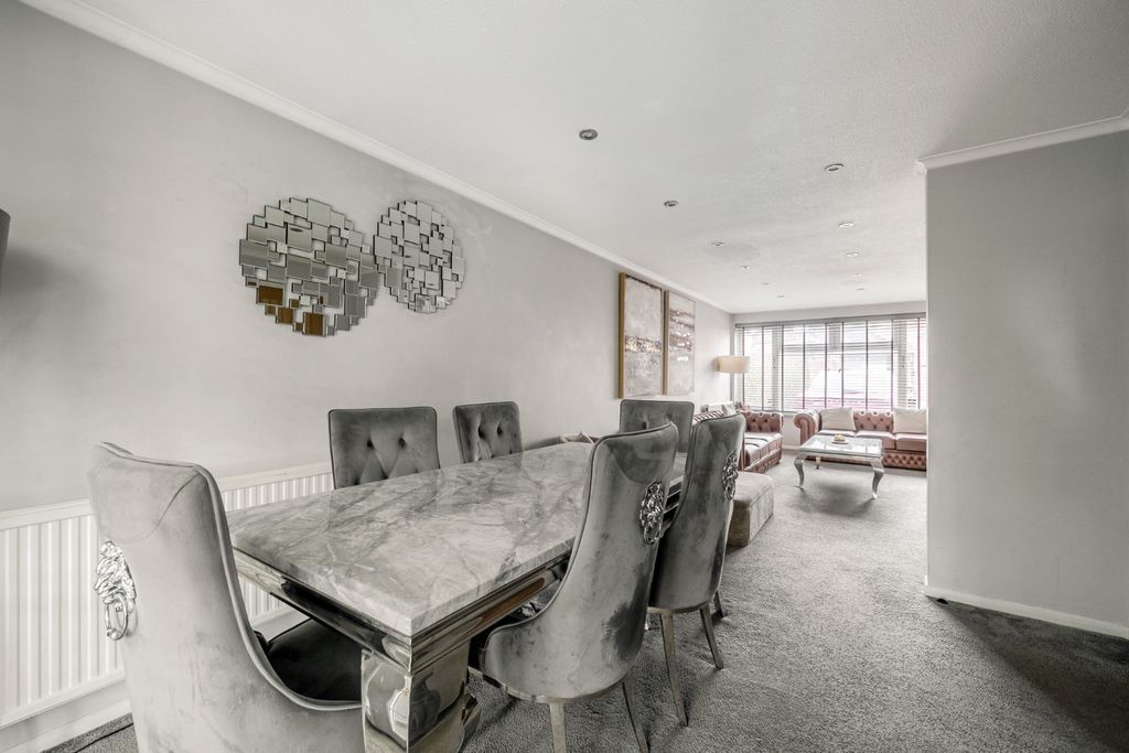 Property photo 3 of 19 Dining Room