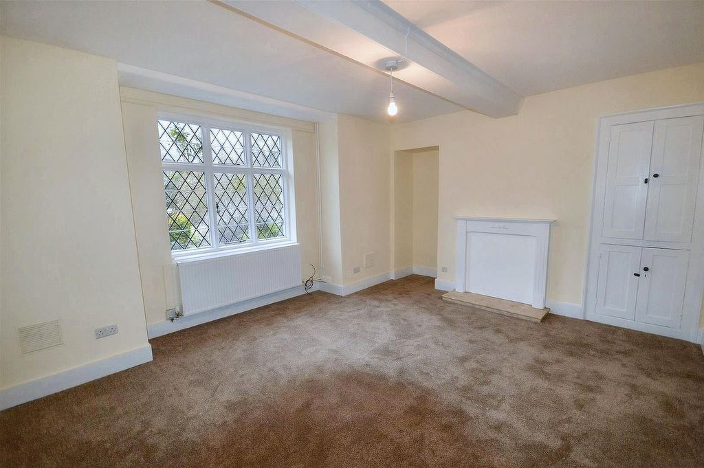Property photo 2 of 11 Living Room