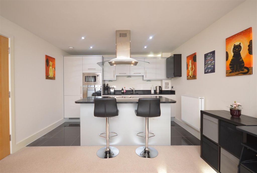 Property photo 3 of 15 Kitchen 2.Jpg