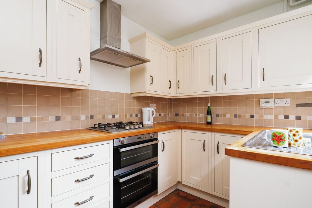Property photo 2 of 15 Kitchen