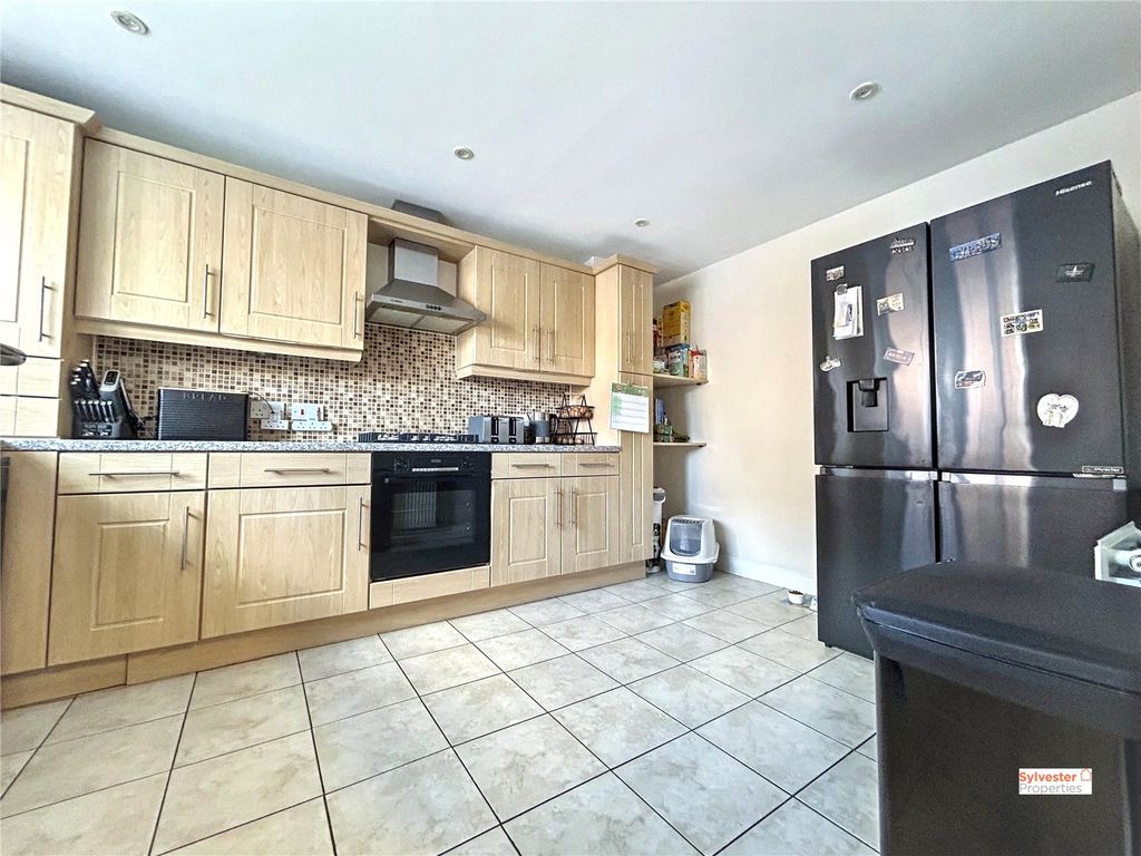 Property photo 3 of 19 Picture No. 04