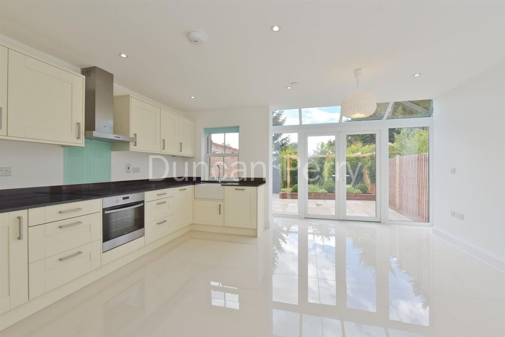 Property photo 2 of 21