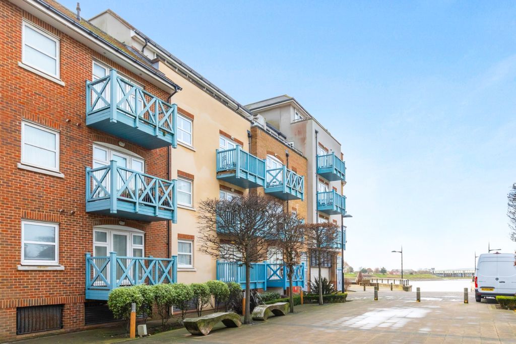 Property photo 2 of 11 4702651