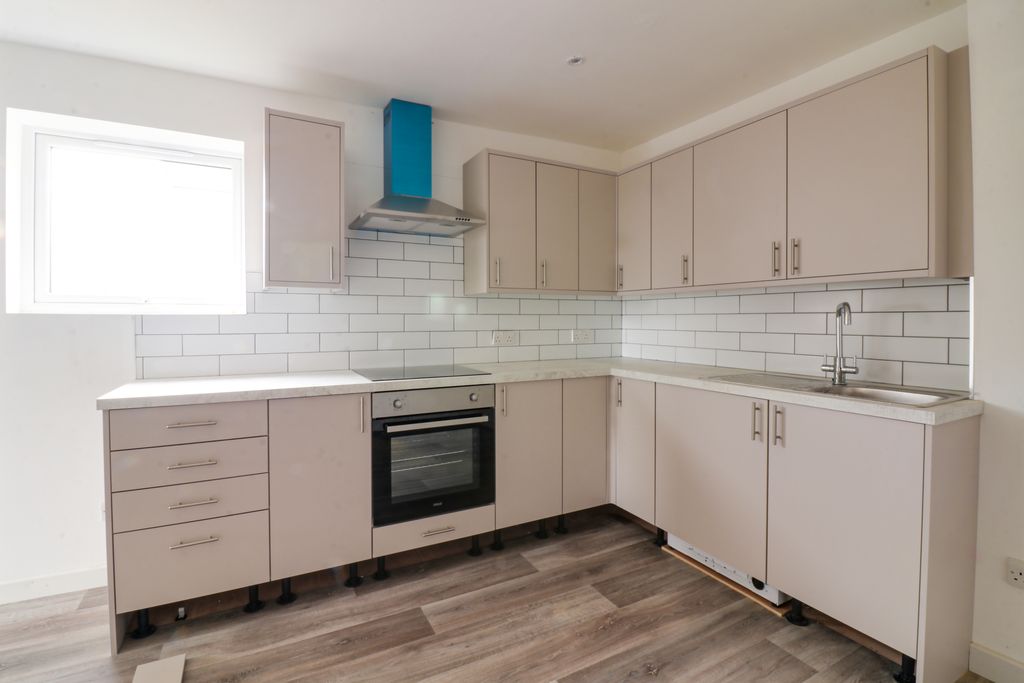 Property photo 3 of 11 Kitchen