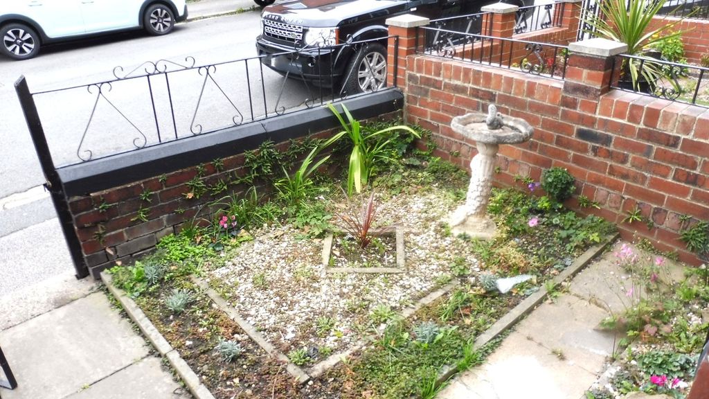 Property photo 2 of 17 Front Garden