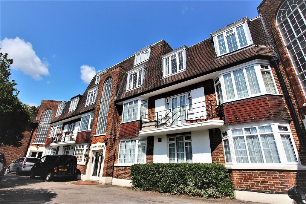 Property photo 1 of 16 Bush Court N14