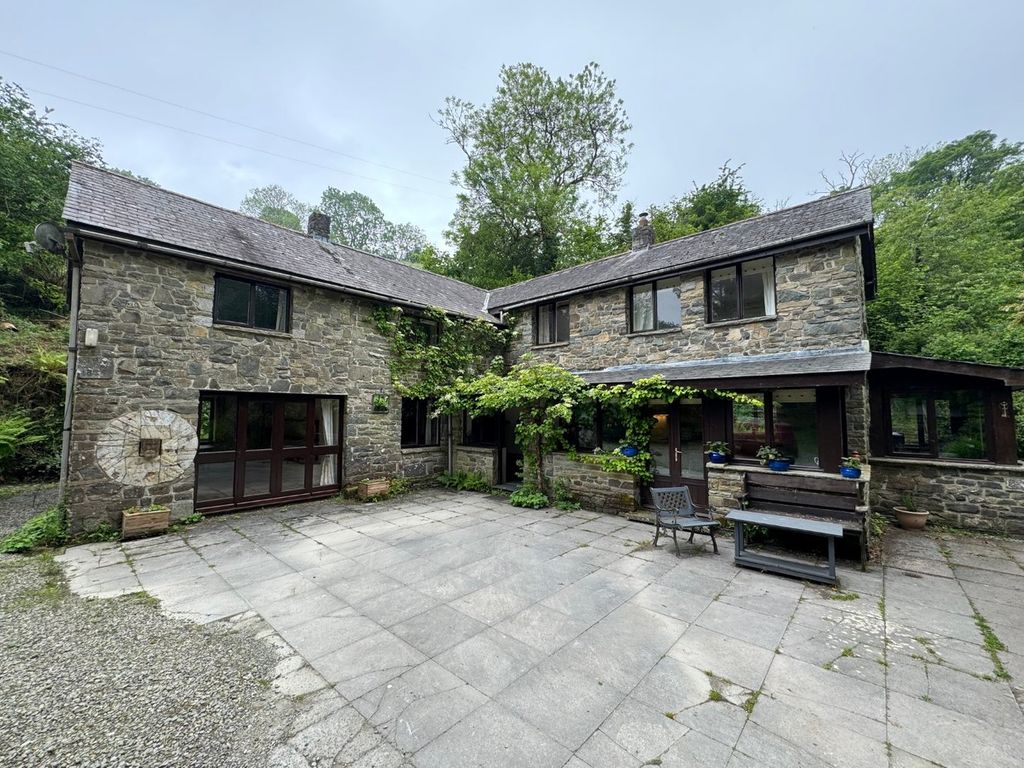 Property photo 1 of 52