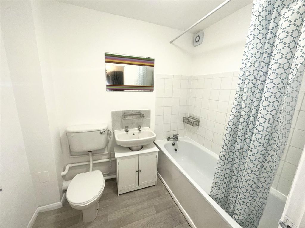 Property photo 3 of 6 Bath.Jpg