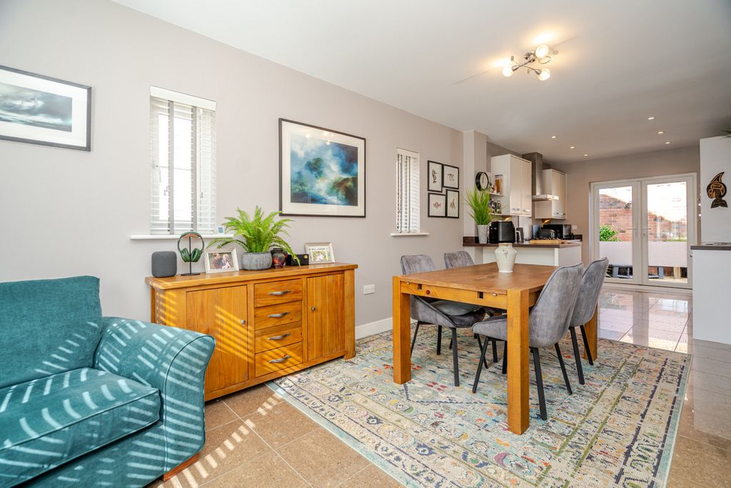 Property photo 2 of 41
