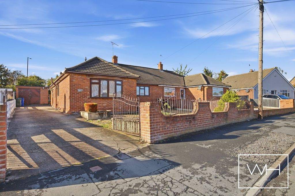 Property photo 1 of 20 37 Rose Crescent, Scawthorpe 01