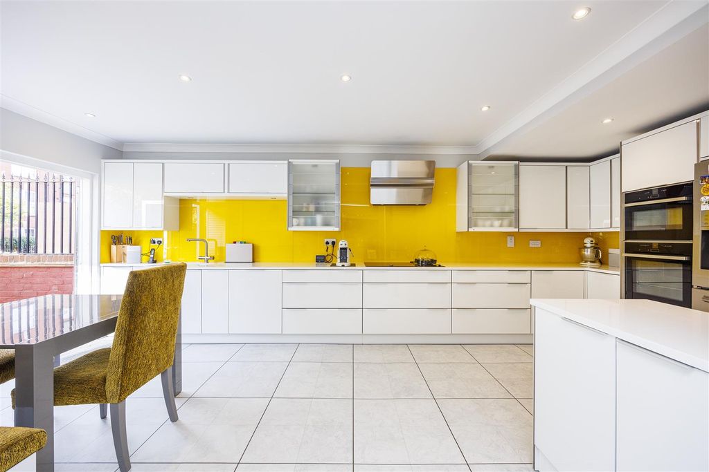 Property photo 1 of 44 47-Elystan-Street-058.Jpg