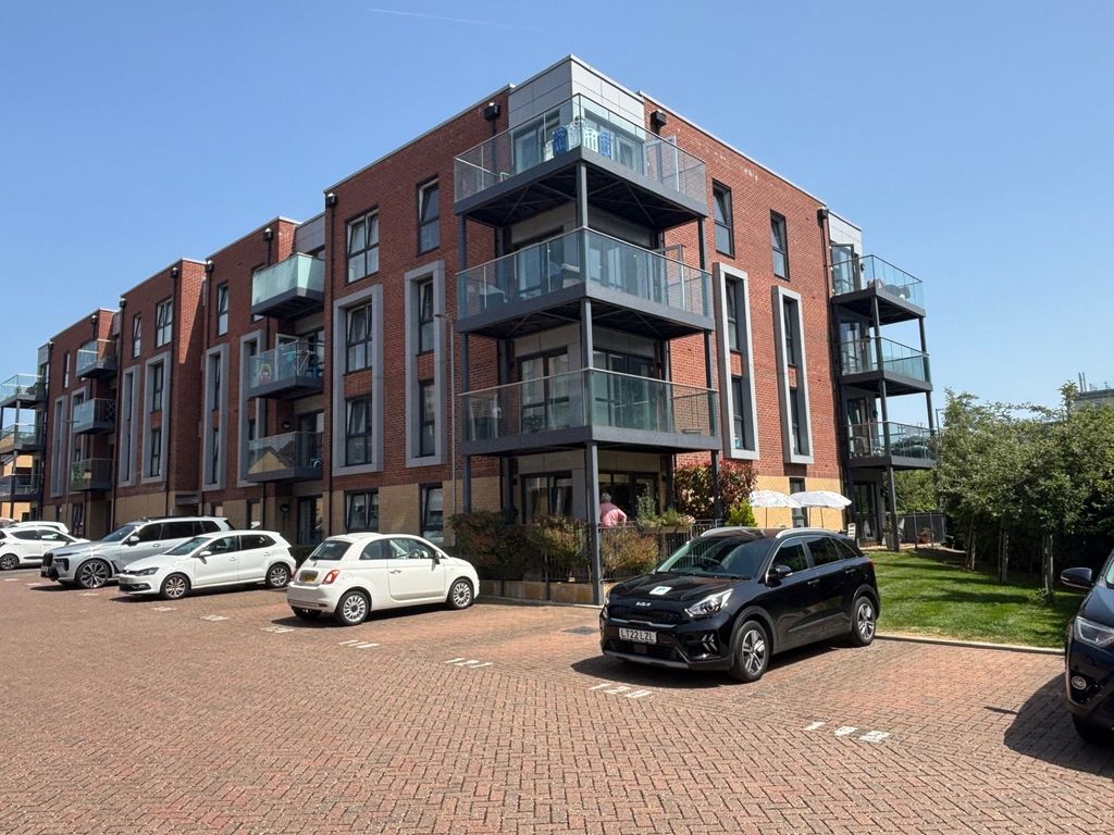 Additional image 5 of 2 bed flat for saleHolmesley Road, Borehamwood WD6