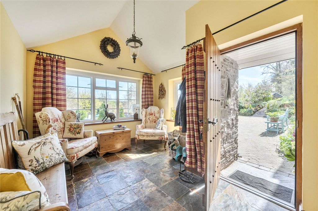 Property photo 2 of 46 Picture No. 13