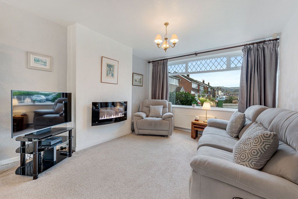 Property photo 3 of 21 Photograph 4