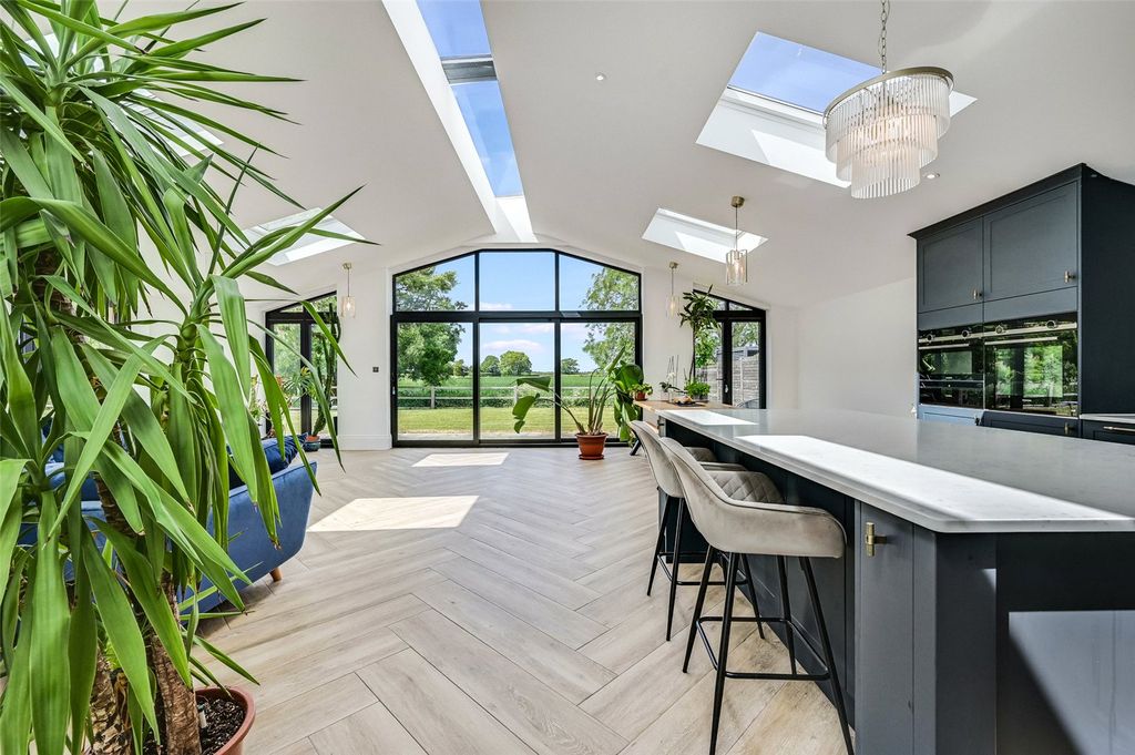Property photo 3 of 14 Open Plan