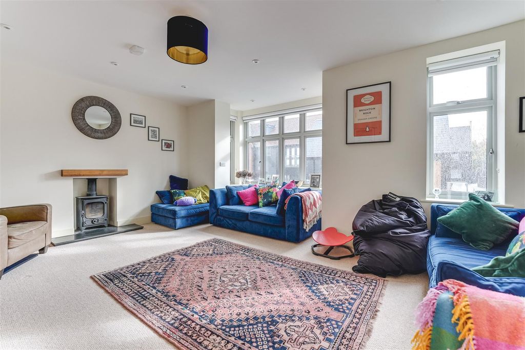 Property photo 3 of 24 Gillon Way-19.Jpg