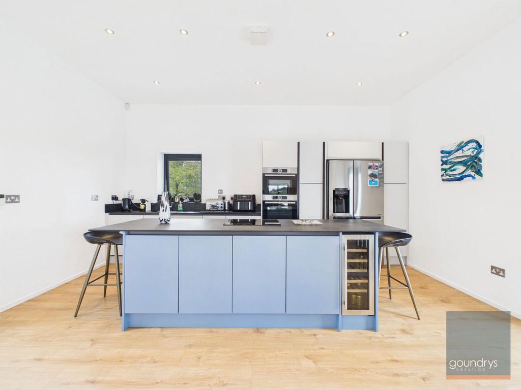 Property photo 2 of 53