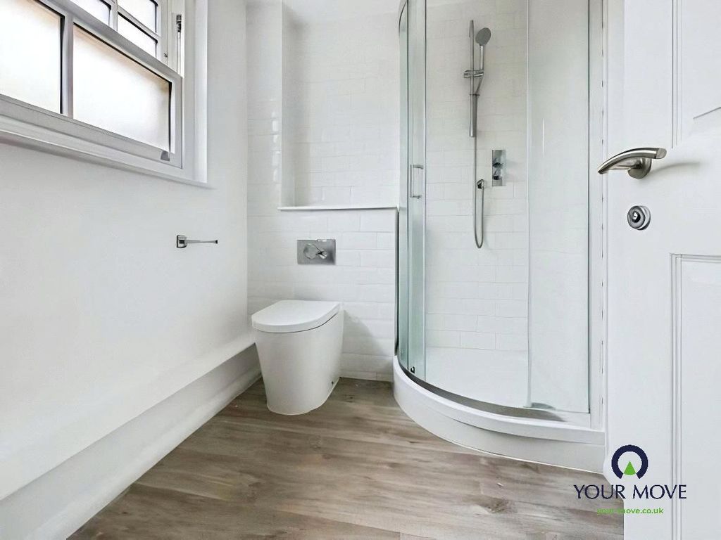 Property photo 3 of 6 En-Suite Shower