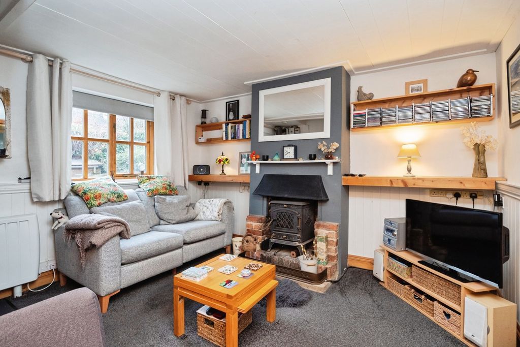 Property photo 2 of 20 Living Room