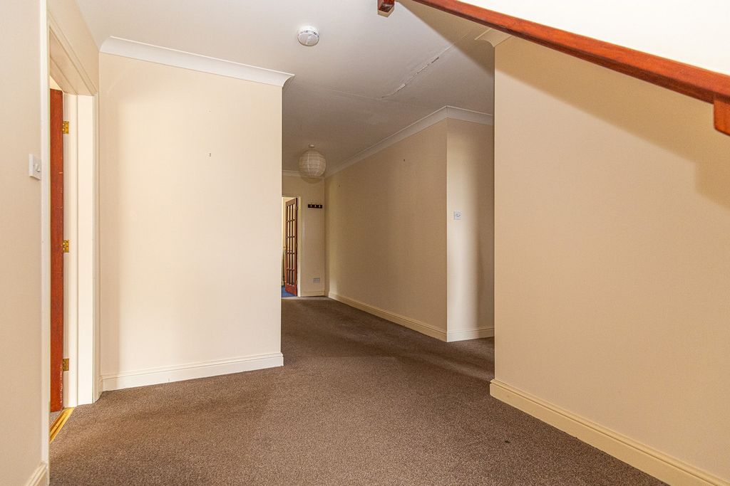 Property photo 2 of 26