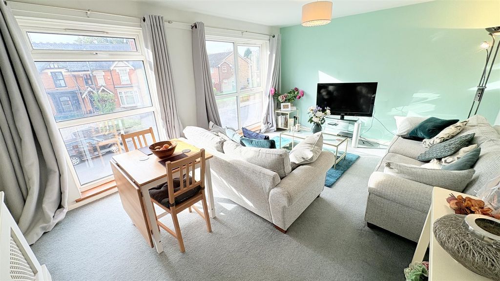 Property photo 3 of 15 Living Room