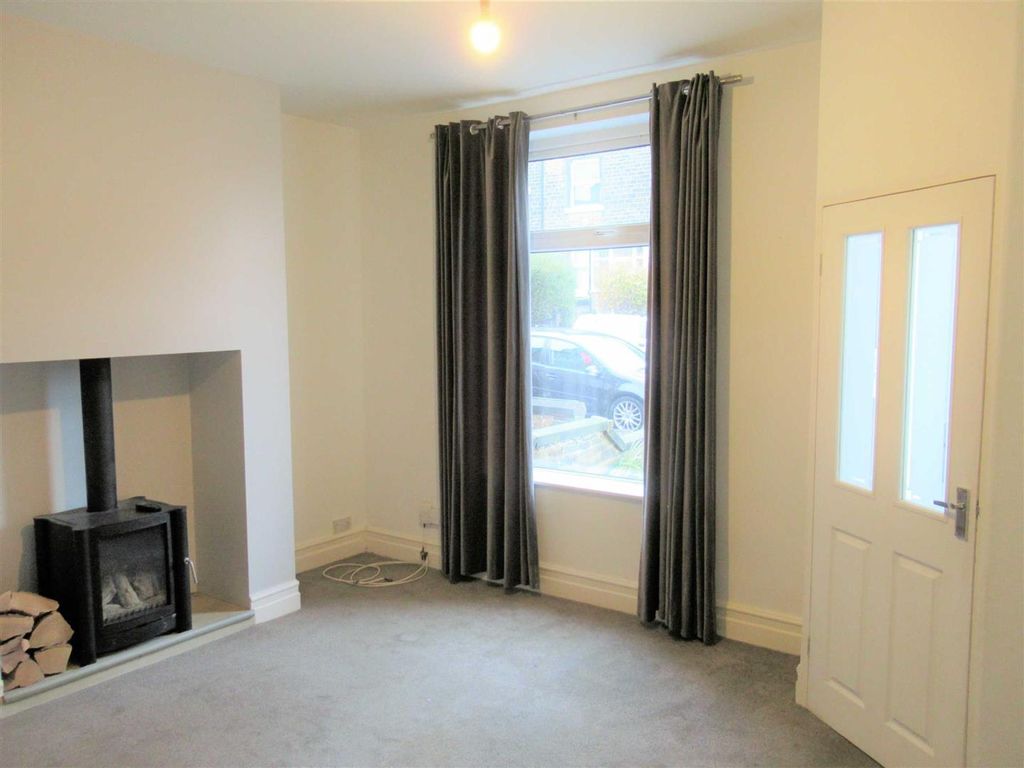 Property photo 3 of 12 Lounge