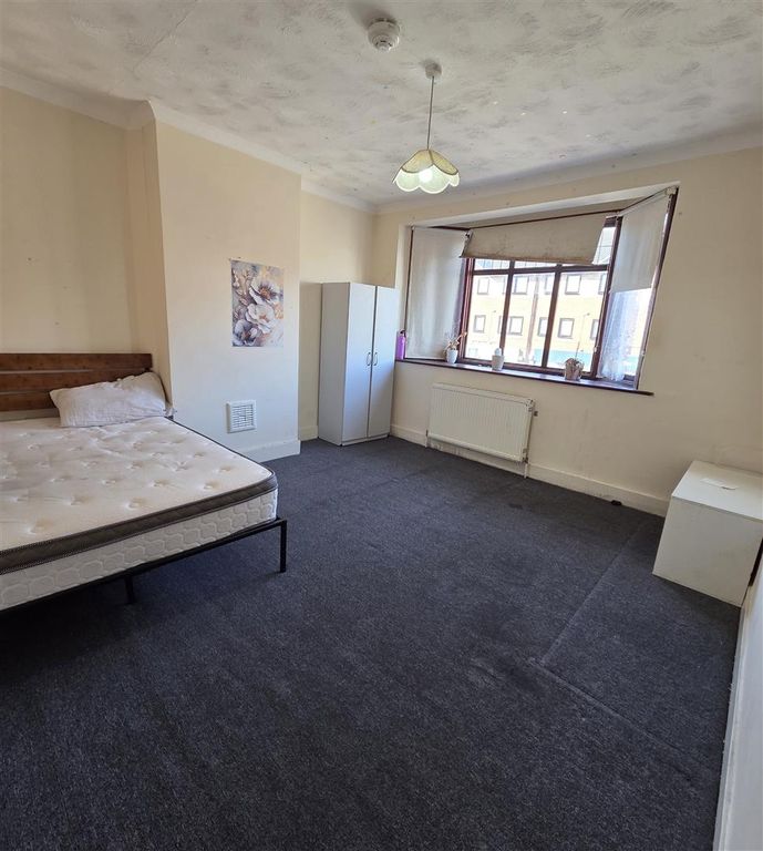 Property photo 2 of 8 Bedroom 1