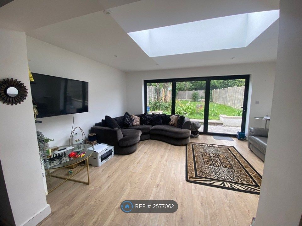 Property photo 1 of 13 Living Room