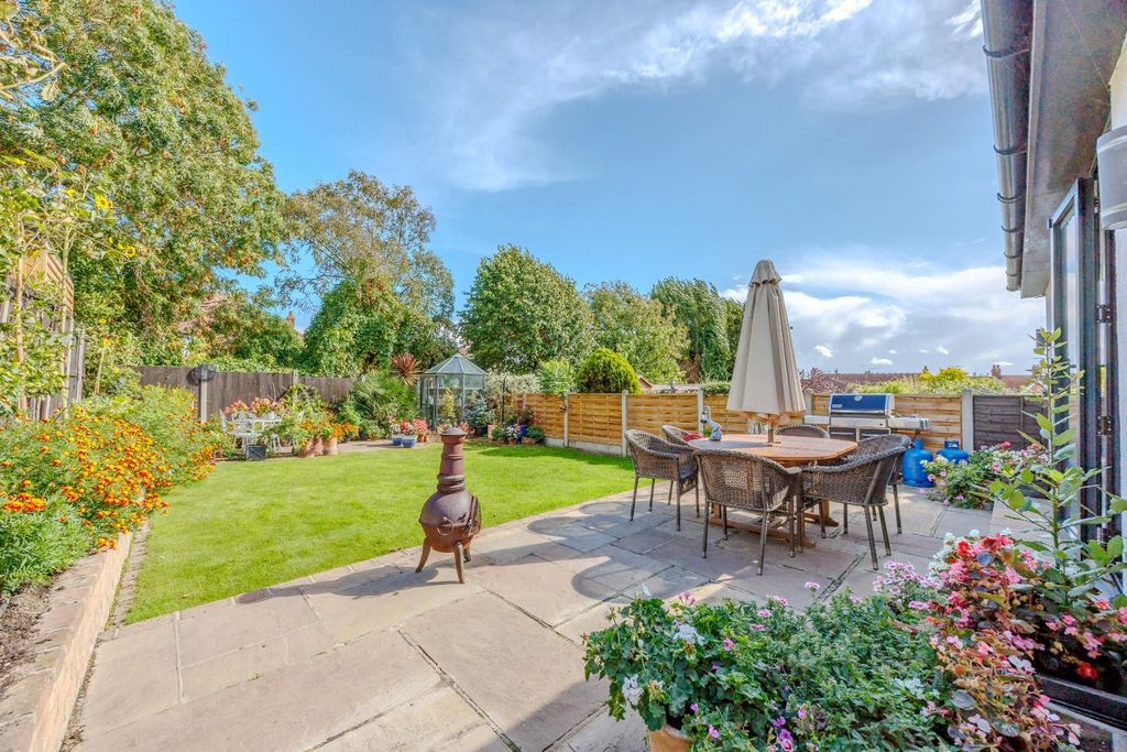 Property photo 3 of 37 Garden