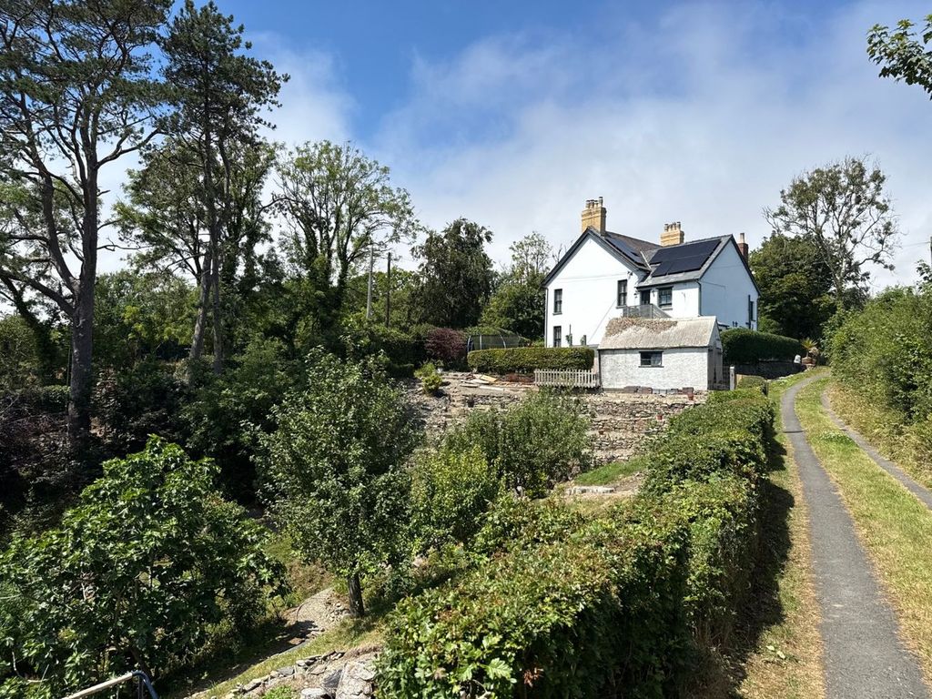 Property photo 2 of 54